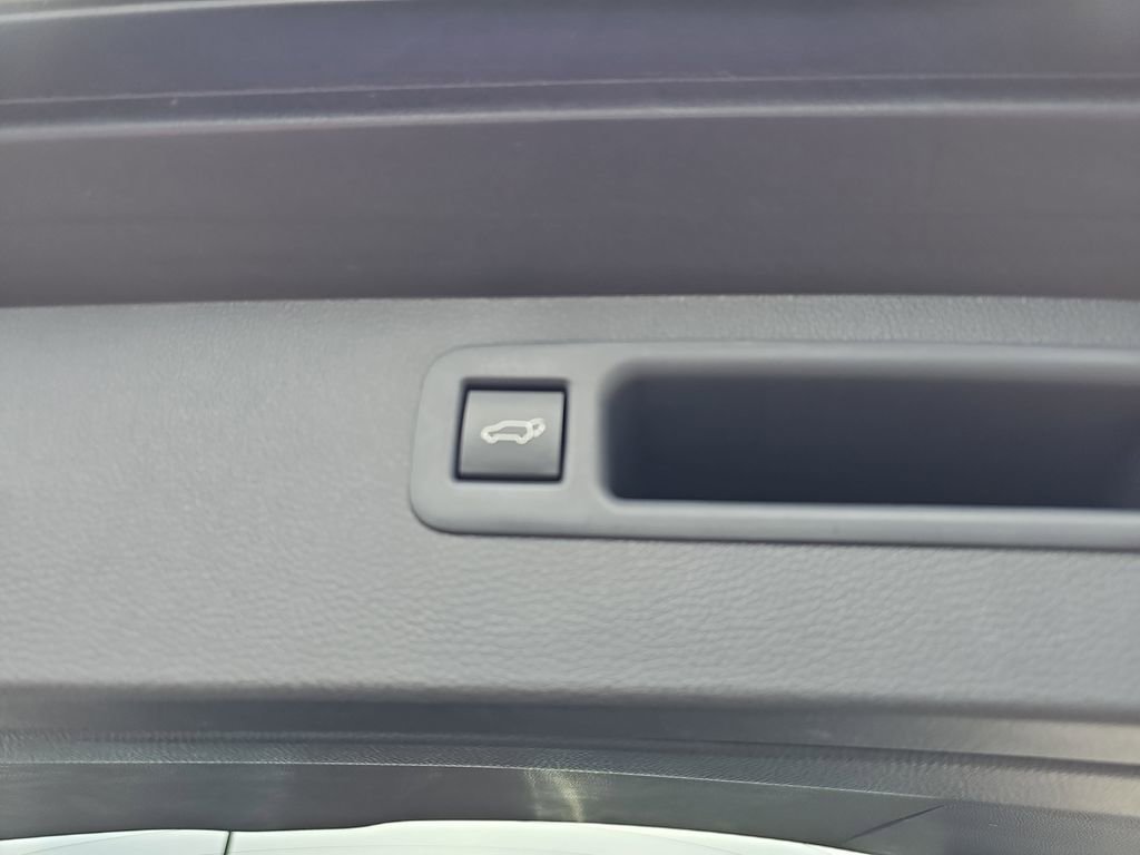 Used 2023 Toyota Highlander XLE FWD image 19