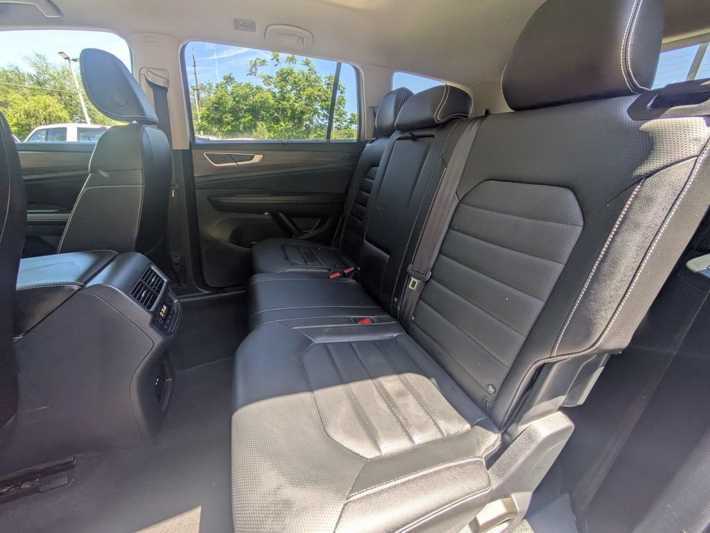 Used 2025 Volkswagen Atlas SEL AWD/4WD image 13