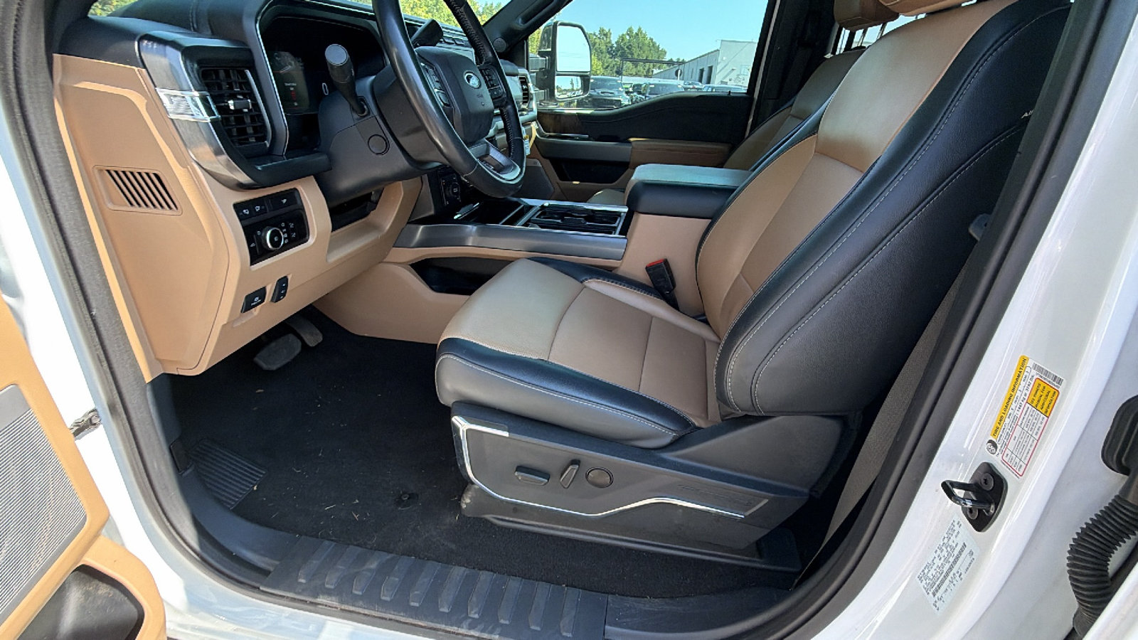 Used 2024 Ford F250 Lariat w/ Chrome Package AWD/4WD image 17