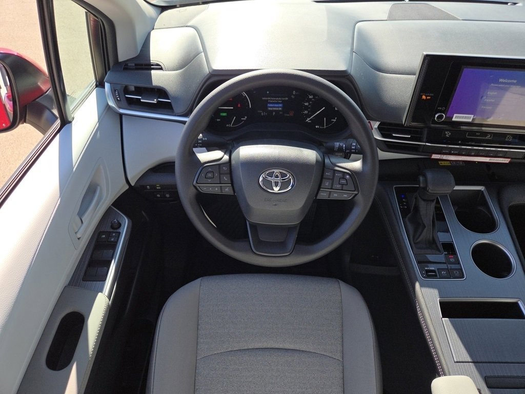 New 2026 Toyota Sienna LE image 4