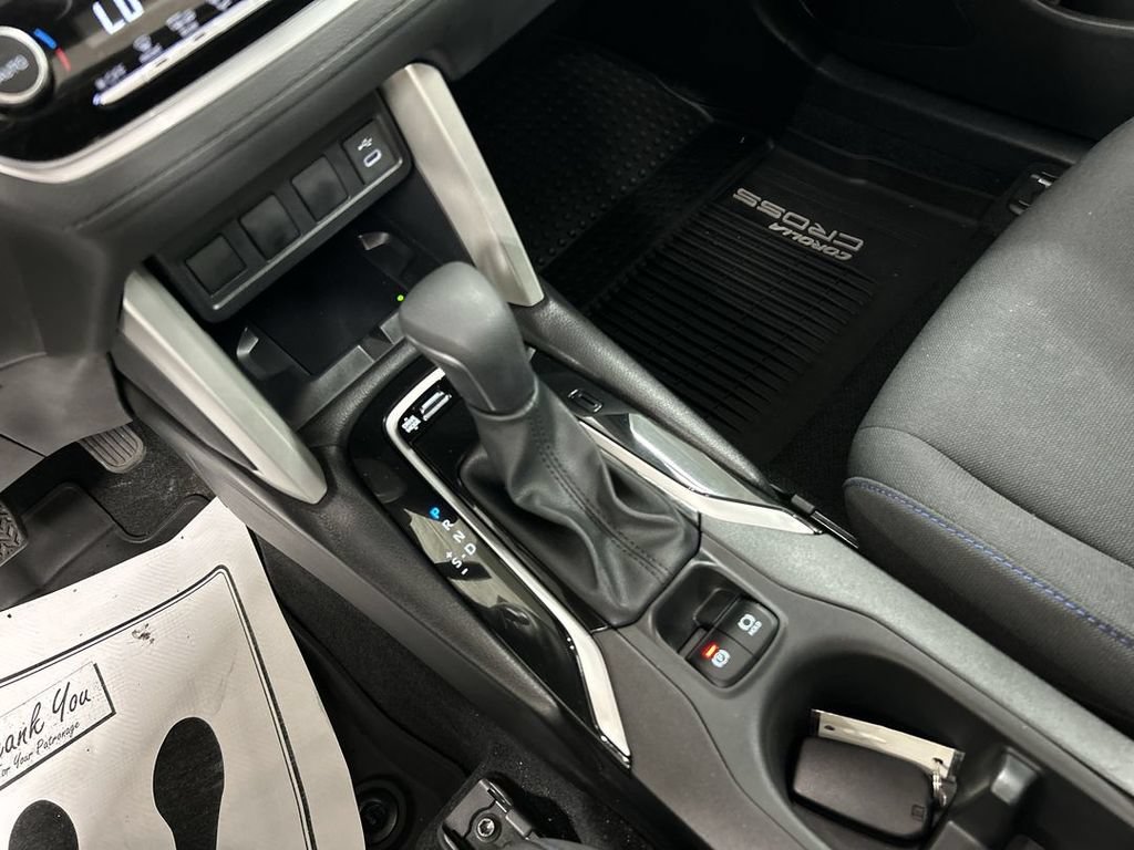 Used 2025 Toyota Corolla Cross AWD Hybrid w/ Moonroof Package image 17