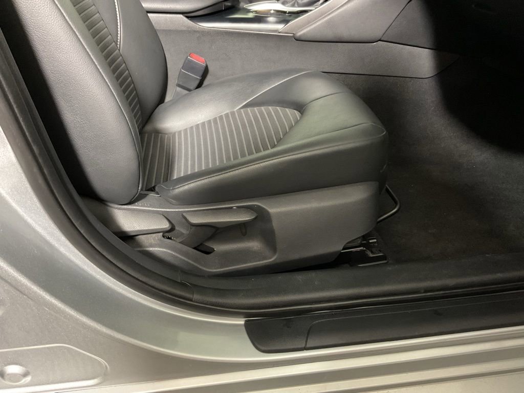 Used 2018 Toyota Camry SE image 34