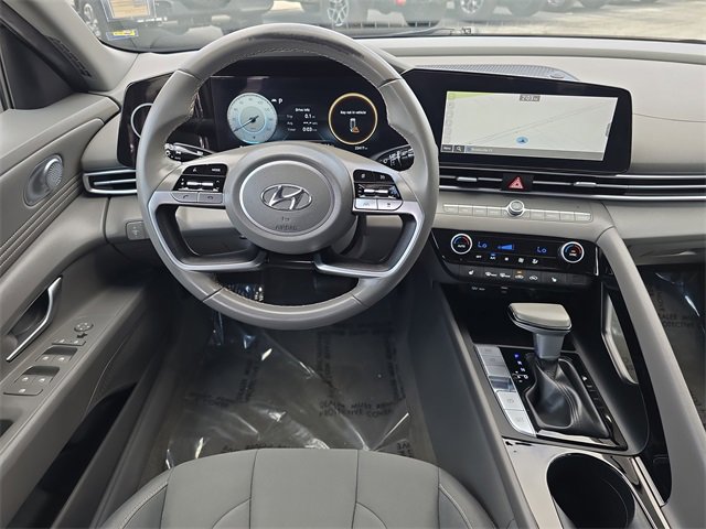 Used 2023 Hyundai Elantra SEL w/ Convenience Package image 10