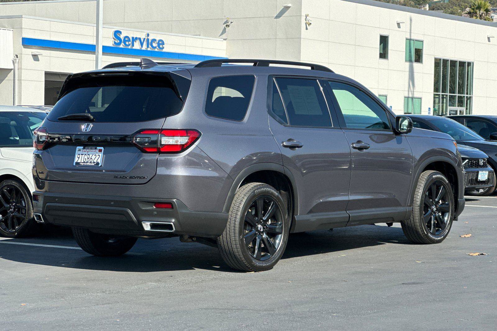 Certified 2025 Honda Pilot Black Edition image 3