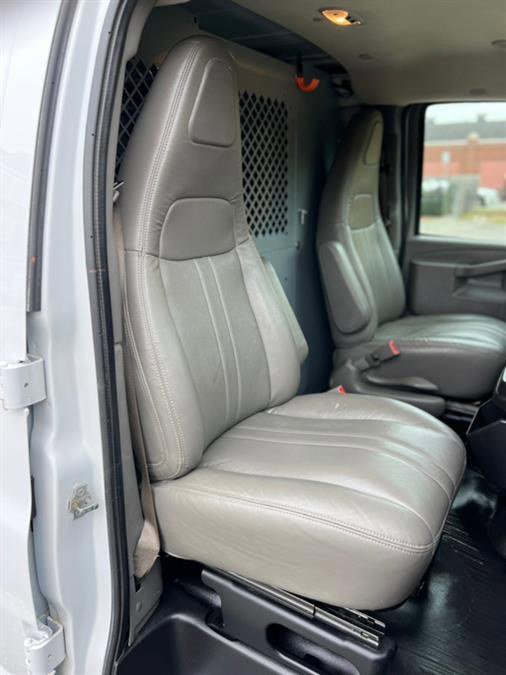 Used 2018 Chevrolet Express 2500 image 17