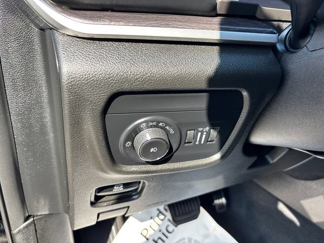 Used 2022 Jeep Grand Cherokee Limited AWD/4WD image 17