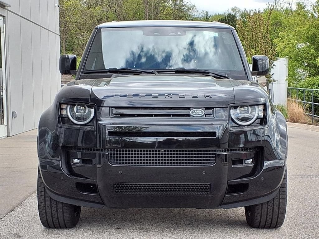 New 2026 Land Rover Defender 110 X-Dynamic SE AWD/4WD image 2