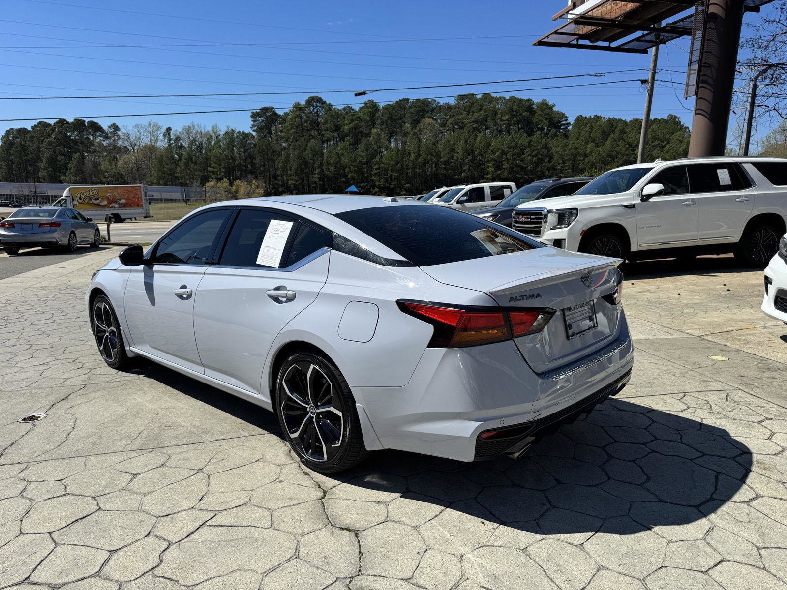 Used 2023 Nissan Altima 2.5 SR w/ SR Premium Package image 10