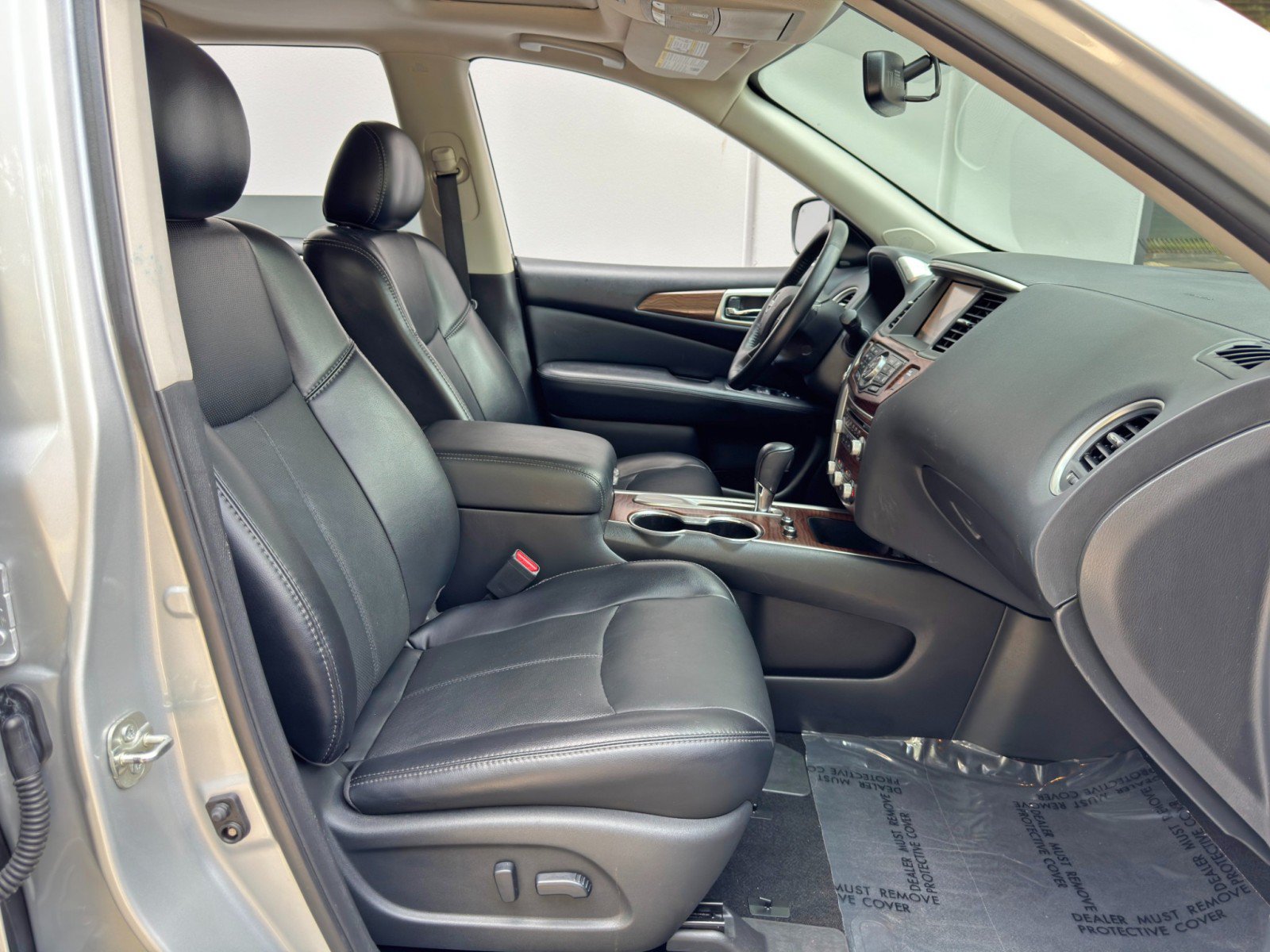 Used 2020 Nissan Pathfinder Platinum FWD image 14