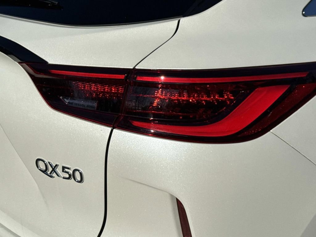 Certified 2022 INFINITI QX50 Luxe w/ Appearance Package image 28