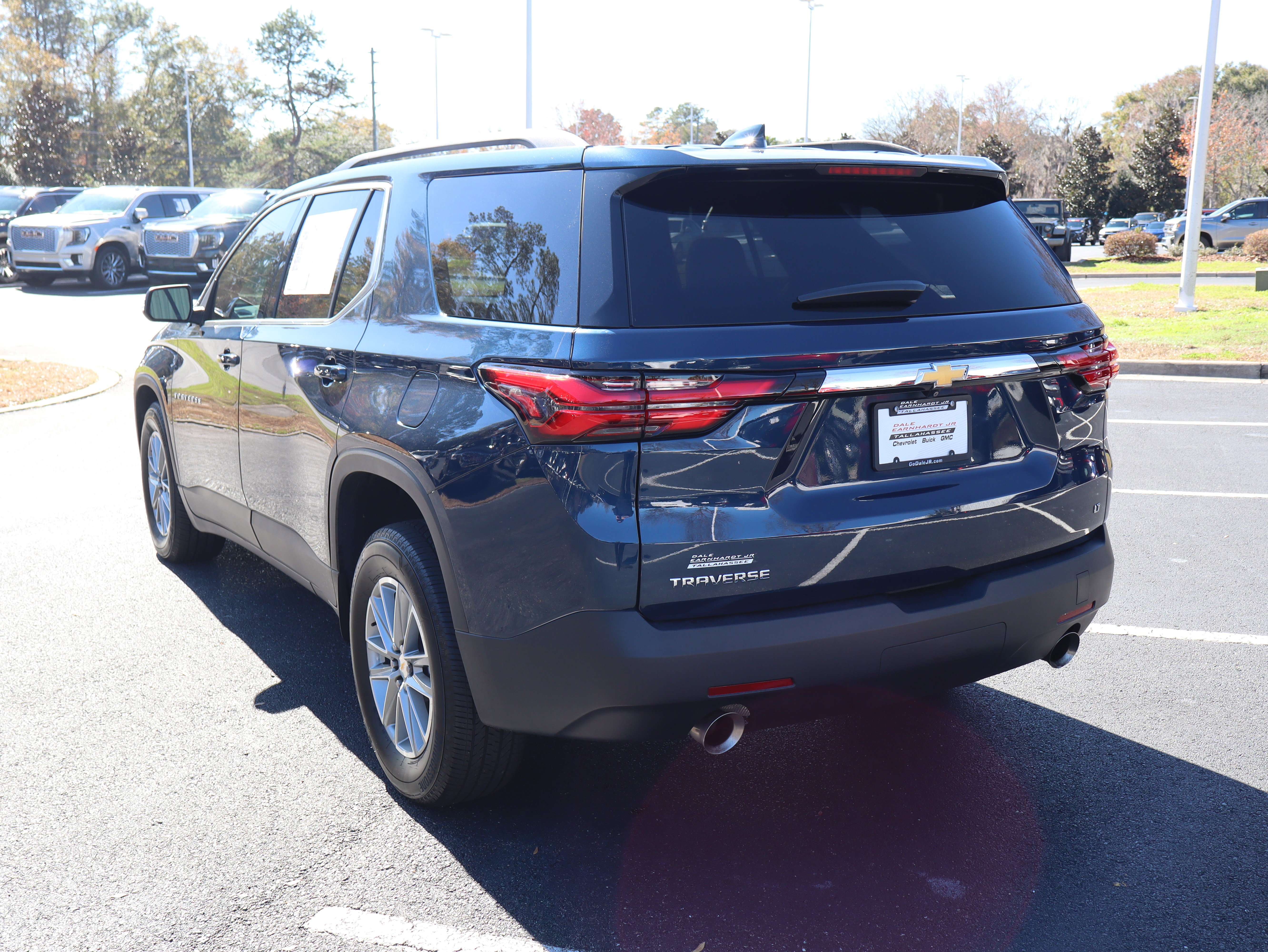 Used 2023 Chevrolet Traverse LT image 34