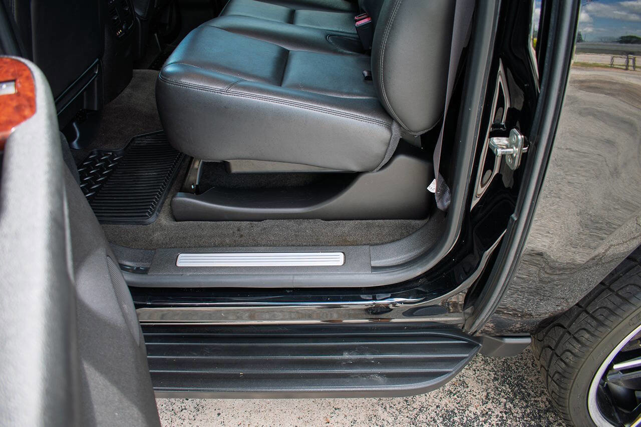 Used 2013 Chevrolet Avalanche LTZ image 28