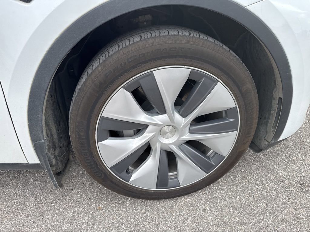 Used 2023 Tesla Model Y Long Range image 3