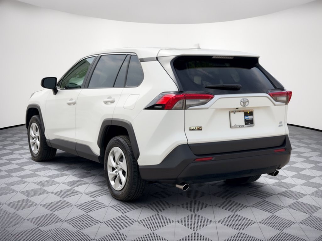 Used 2024 Toyota RAV4 LE AWD/4WD image 3