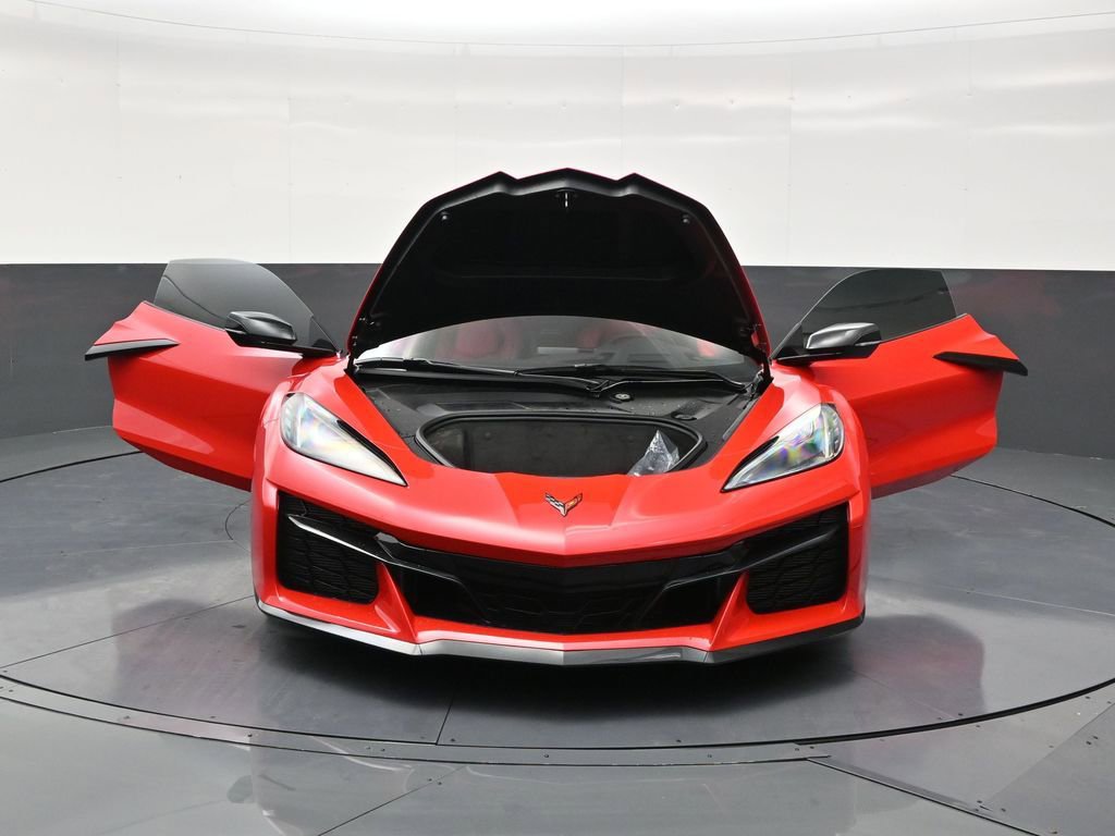 Used 2025 Chevrolet Corvette Z06 image 33
