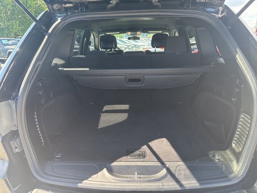 Used 2019 Jeep Grand Cherokee Laredo image 16