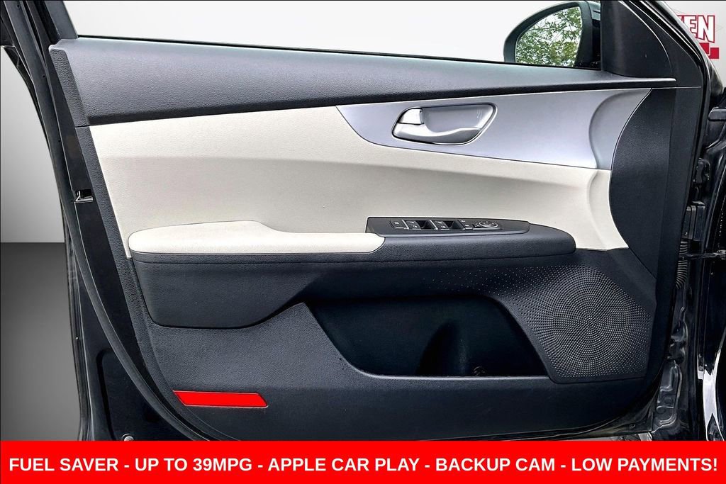 Used 2022 Kia Forte LXS w/ LXS Technology Package FWD image 18