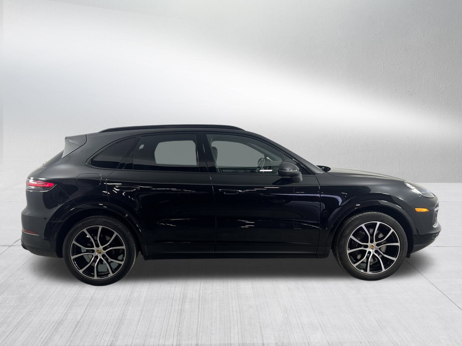 Used 2023 Porsche Cayenne Platinum Edition image 8