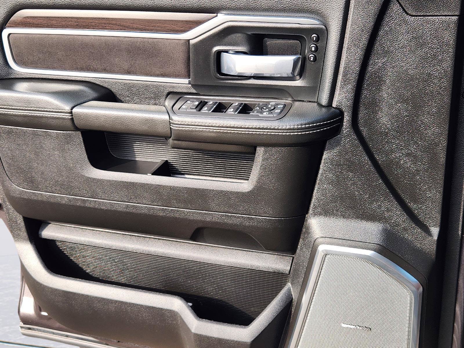 Used 2025 RAM 2500 Laramie AWD/4WD image 19
