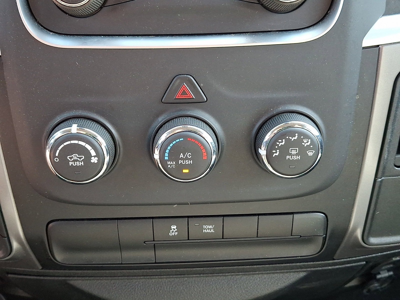 Used 2024 RAM 1500 Classic SLT AWD/4WD image 15