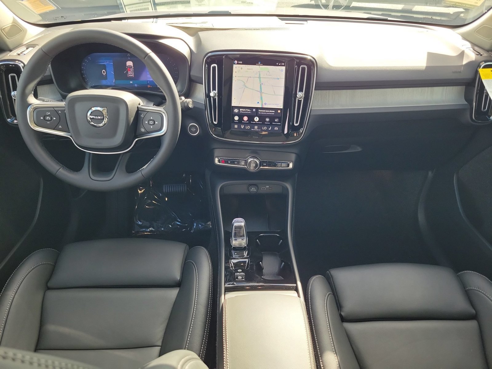 New 2026 Volvo XC40 B5 Plus w/ Climate Package AWD/4WD image 4