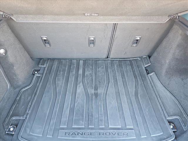 Used 2019 Land Rover Range Rover Evoque SE Premium image 6