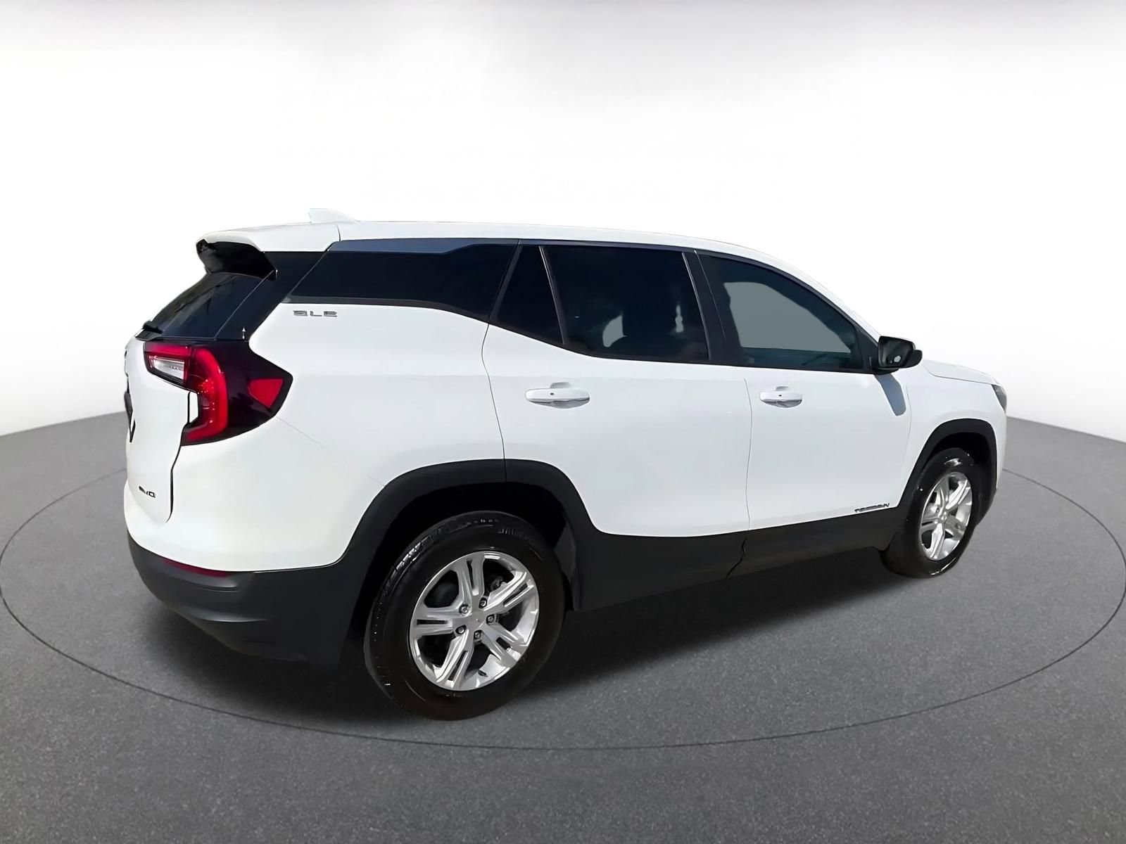 Used 2024 GMC Terrain SLE image 15