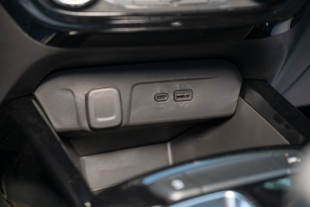 Used 2026 Chevrolet Trax LT w/ LT Convenience Package FWD image 31