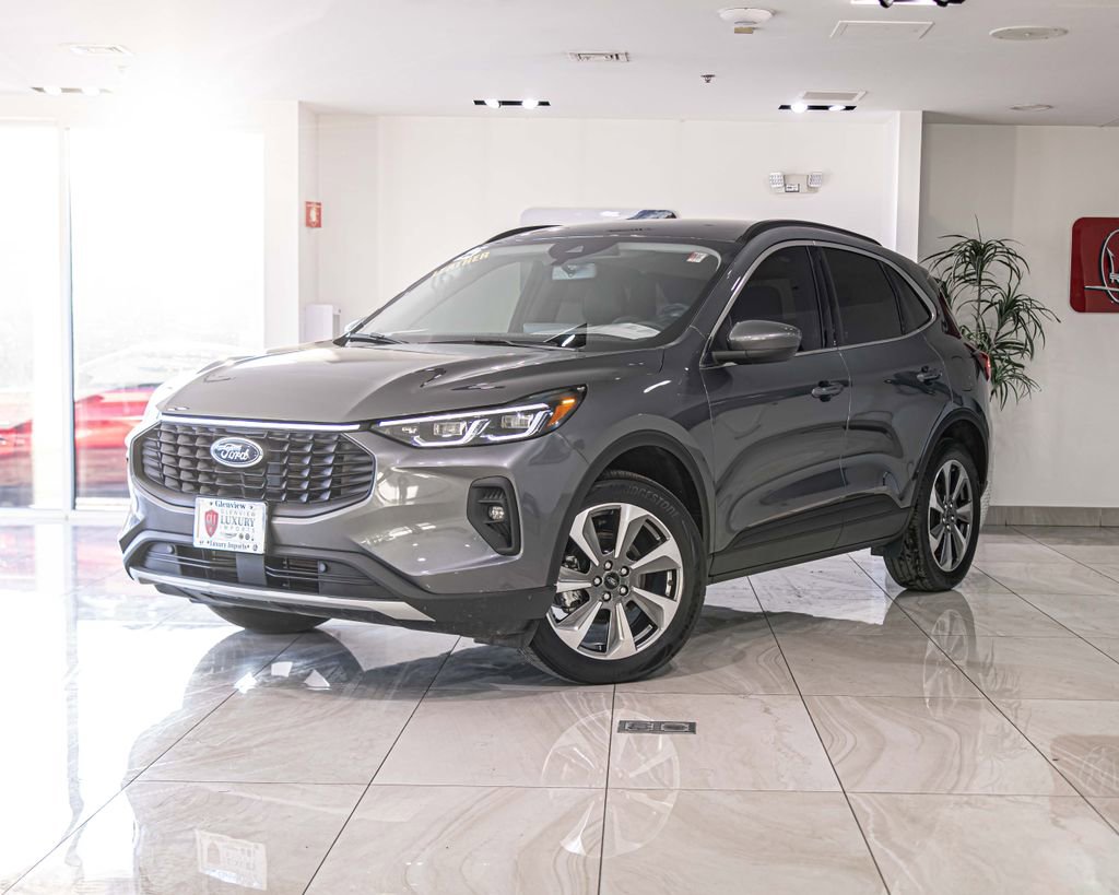 Used 2025 Ford Escape Platinum image 2