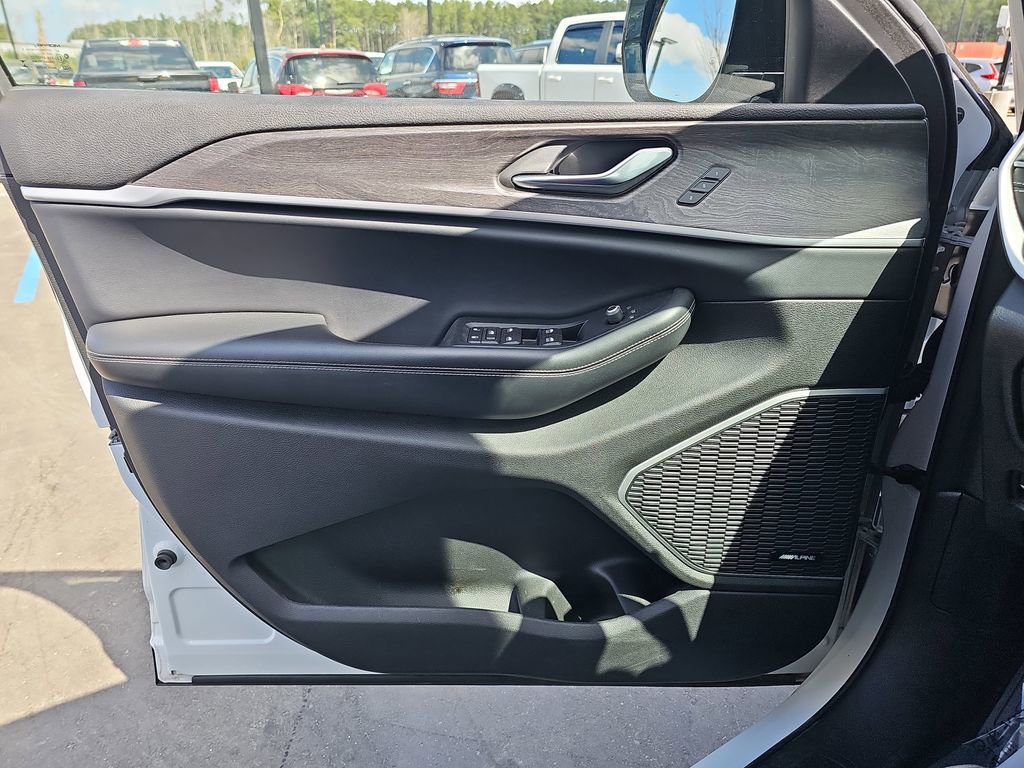 Used 2022 Jeep Grand Cherokee L Limited image 32