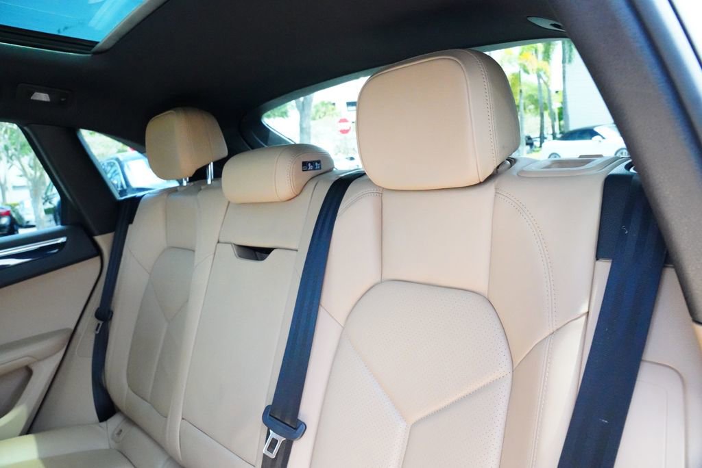 Used 2021 Porsche Macan S image 21