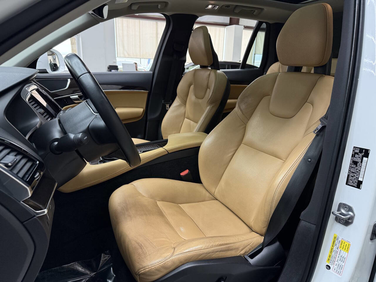Used 2016 Volvo XC90 T6 Momentum w/ Momentum Plus Package image 11