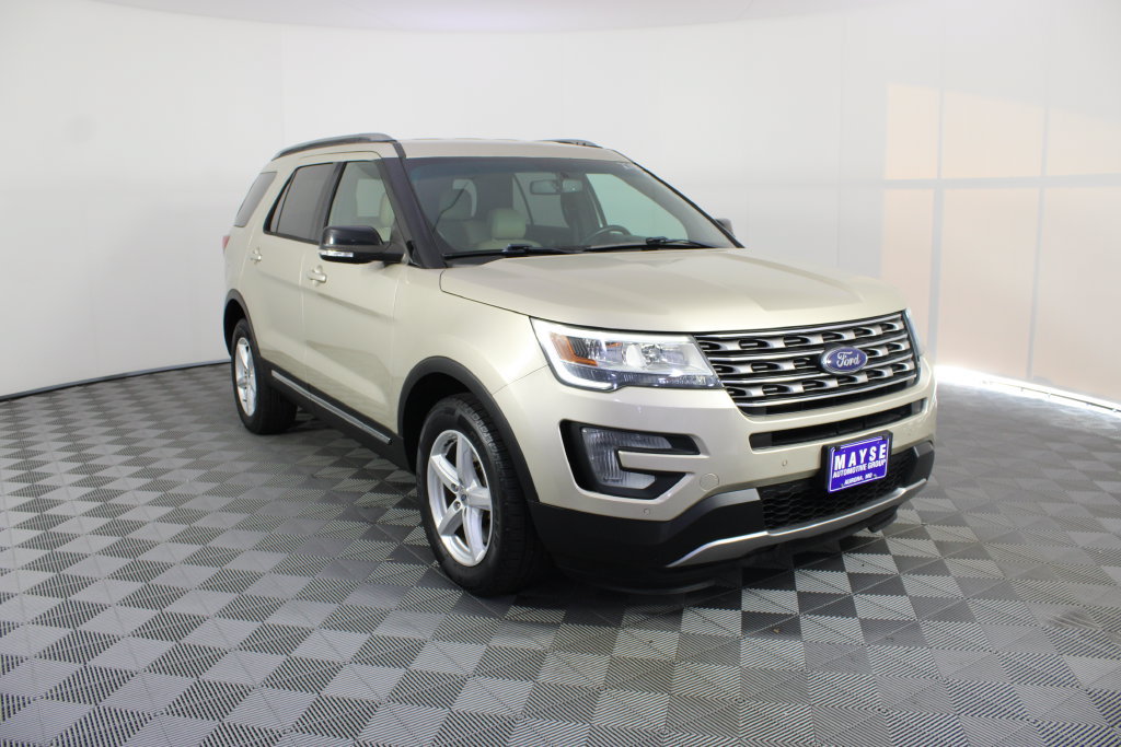 Used 2017 Ford Explorer XLT w/ Equipment Group 202A AWD/4WD image 26