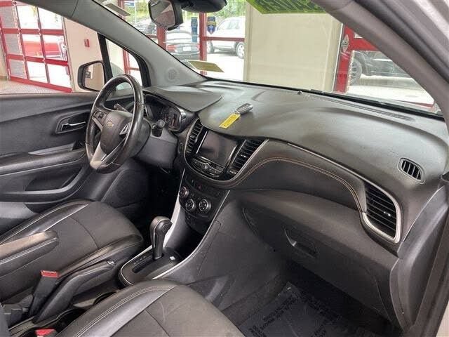 Used 2022 Chevrolet Trax LT w/ Driver Confidence Package AWD/4WD image 23