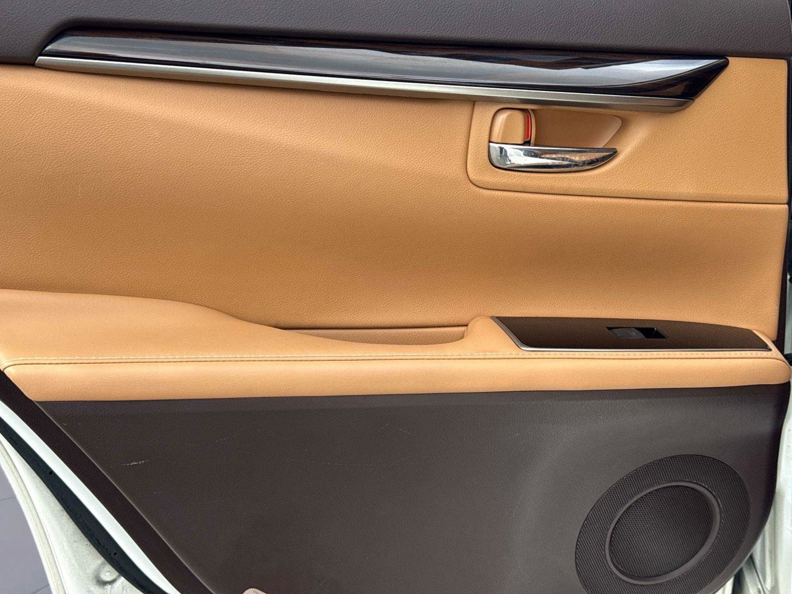 Used 2016 Lexus ES 350 w/ Luxury Package w/Wood Trim FWD image 12