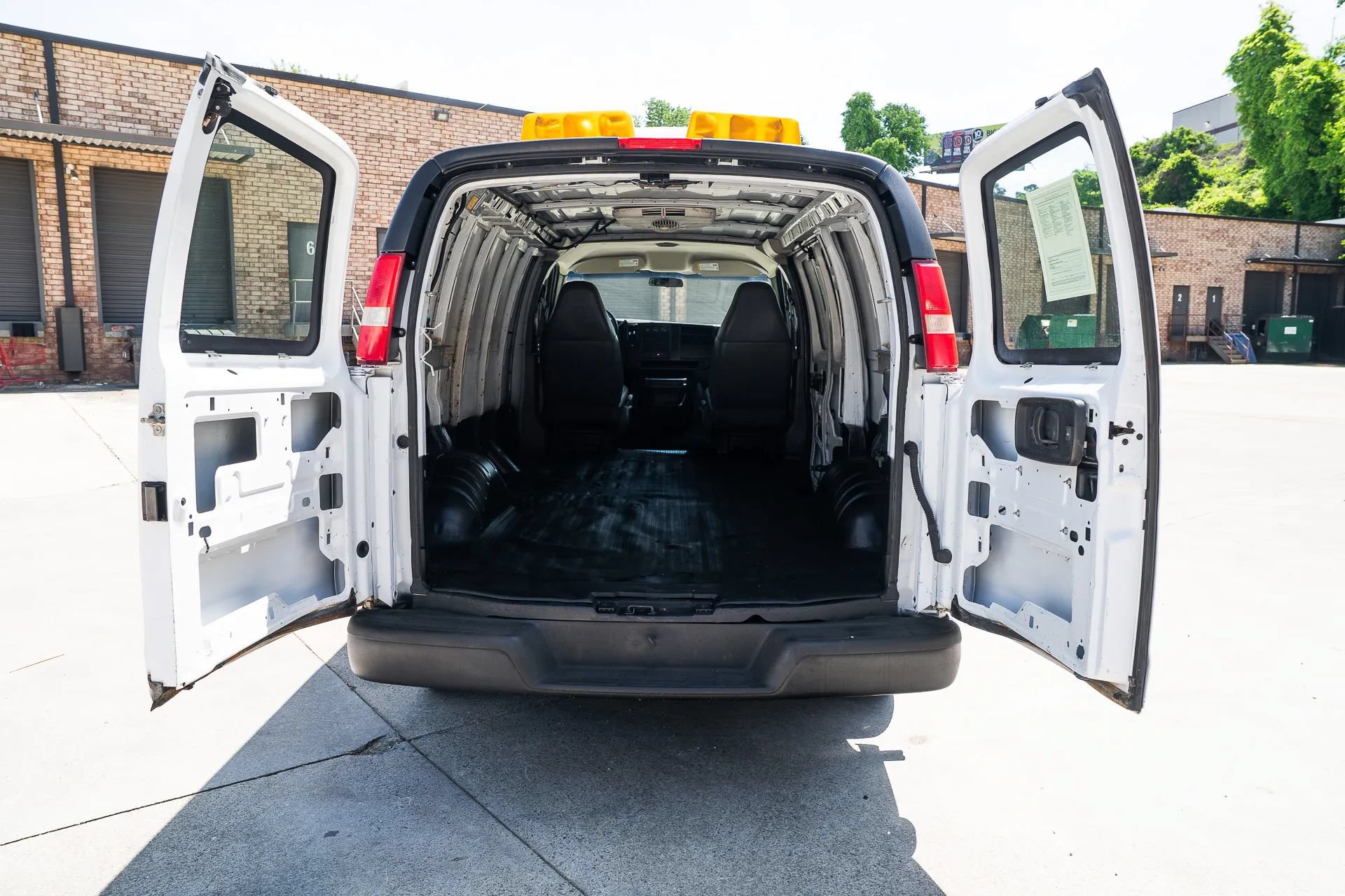 Used 2007 Chevrolet Express 1500 RWD image 9