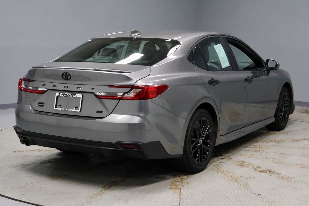 Used 2025 Toyota Camry SE image 10