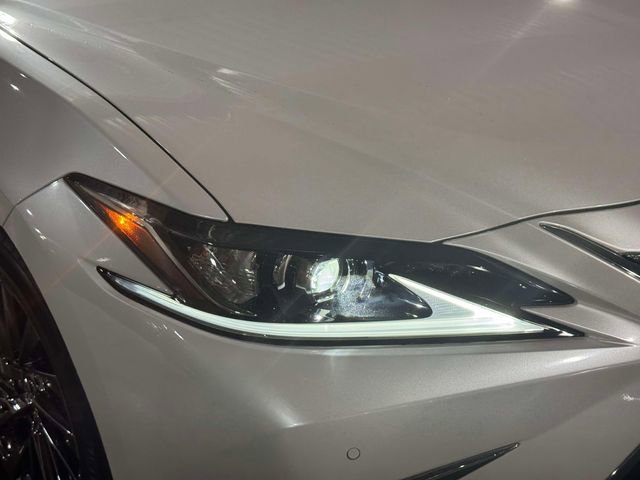 Used 2024 Lexus ES 300h w/ Technology Package FWD image 12