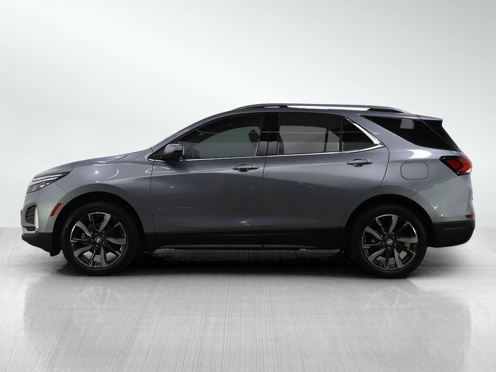 Used 2023 Chevrolet Equinox Premier AWD/4WD image 2
