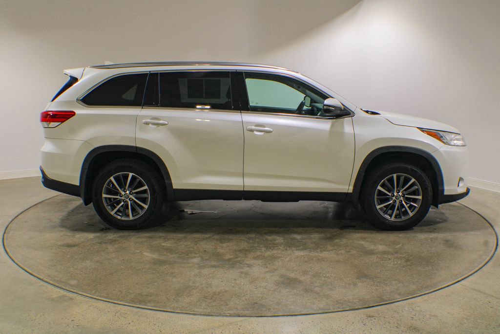 Used 2019 Toyota Highlander XLE AWD/4WD image 6