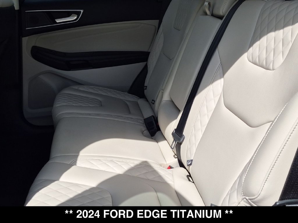 Used 2024 Ford Edge Titanium AWD/4WD image 3