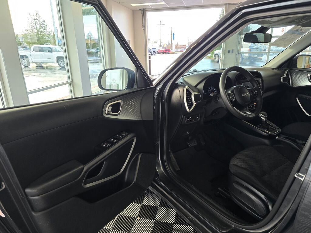 Used 2022 Kia Soul LX w/ Technology Package image 18