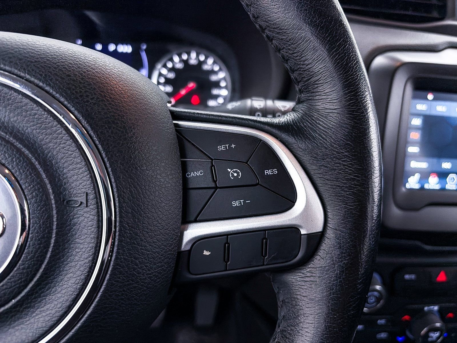 Used 2019 Jeep Renegade Latitude w/ Cold Weather Group image 25