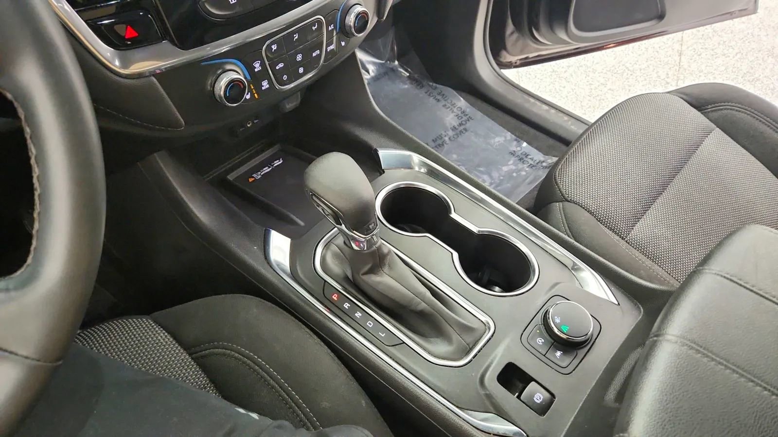 Used 2023 Chevrolet Traverse LT image 27