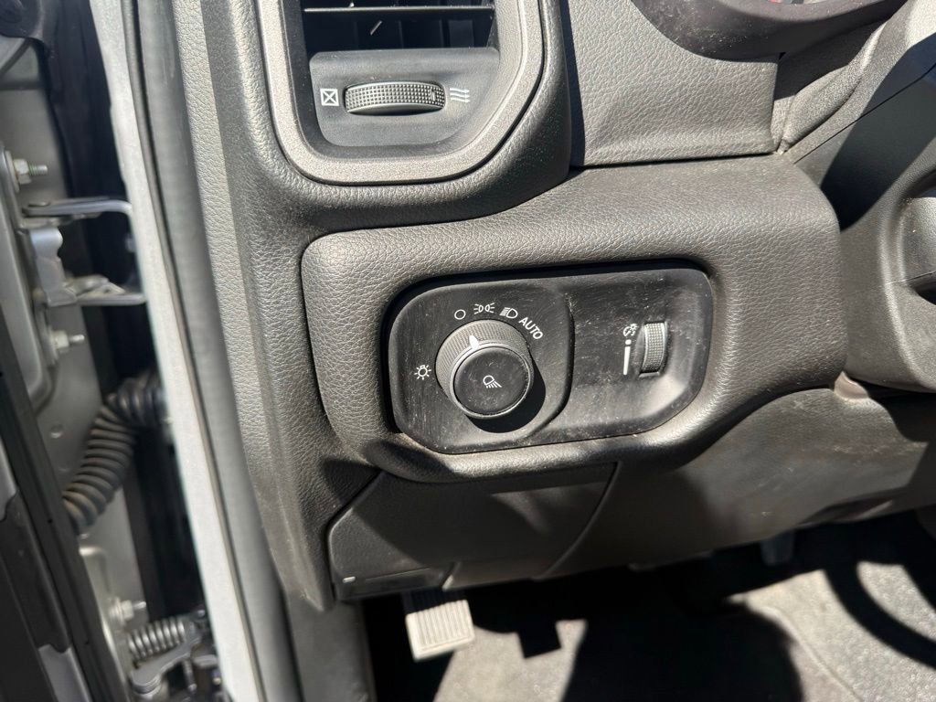 Used 2024 RAM 2500 Tradesman w/ Chrome Appearance Group image 25