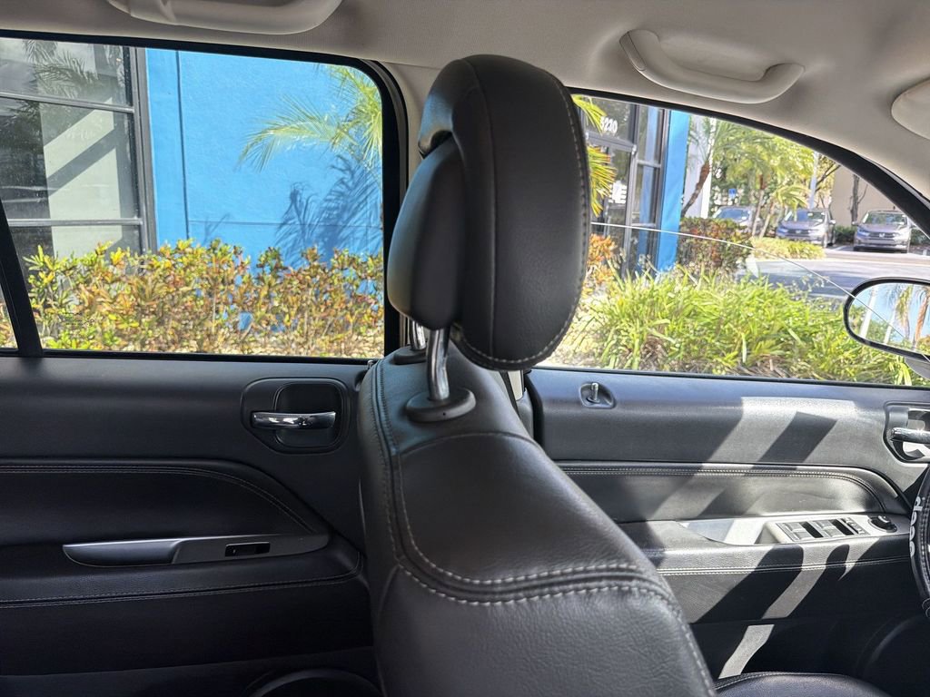 Used 2014 Jeep Compass Latitude FWD image 16