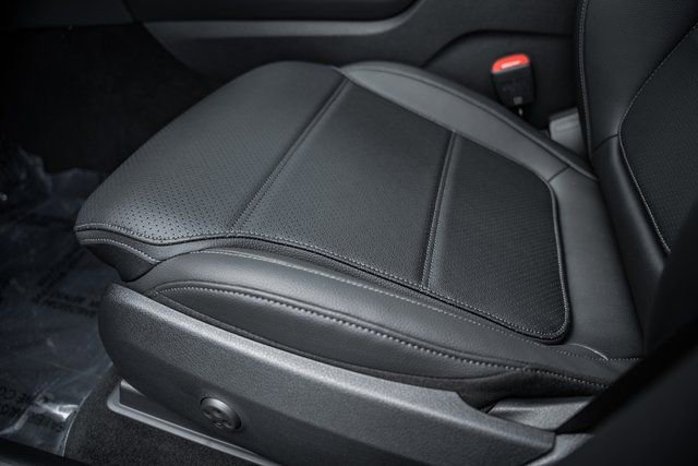 New 2025 Mercedes-Benz GLC 350e 4MATIC image 30