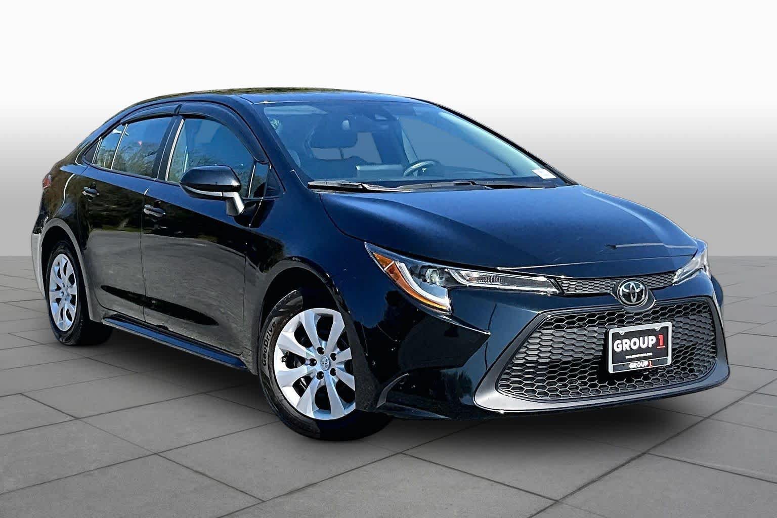 Used 2022 Toyota Corolla LE w/ Carpet Mat Package (TMS) FWD image 2