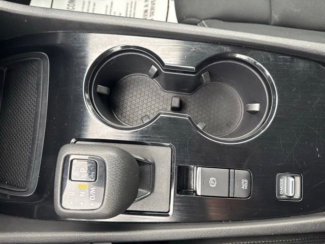 Used 2023 Nissan Rogue S image 31