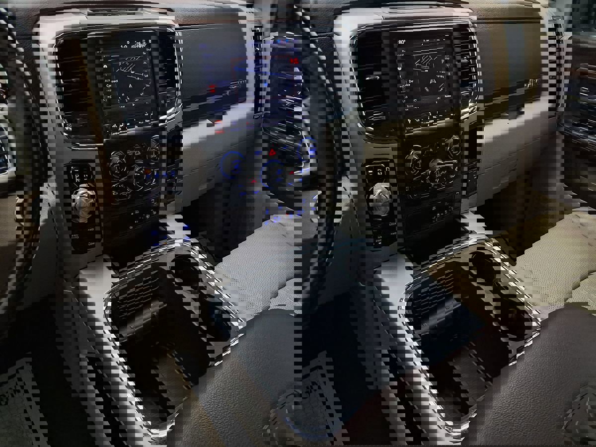 Used 2018 RAM 1500 Laramie w/ Convenience Group image 10